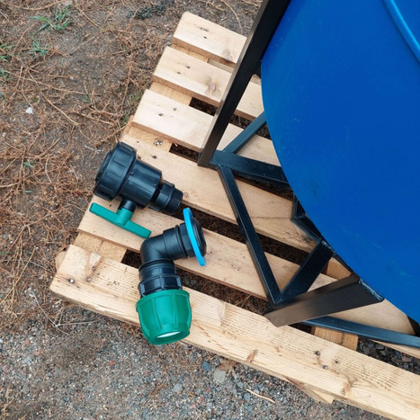 Фото-33887 Емкость вертикальная с конусным дном ВЦК-77 - 400 литров в металлической обрешётке. Спутник Агро.