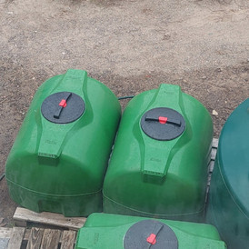 Горизонтально-цилиндрическая усиленная емкость ГЦУ-500 зеленого цвета