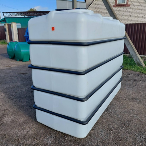 Фото-25678 Емкость K 3000 литров белая в обрешетке