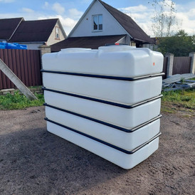 Фото-25674 Емкость K 3000 литров белая в обрешетке