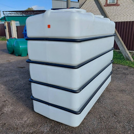 Фото-25678 Емкость K 3000 литров белая в обрешетке