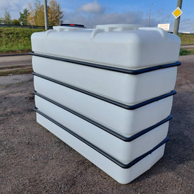 Фото-25682 Емкость K 3000 литров белая в обрешетке