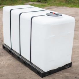 Фото-25686 Емкость KR 4000 литров белая в обрешетке