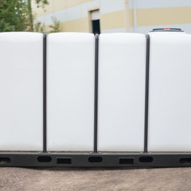 Фото-25690 Емкость KR 4000 литров белая в обрешетке