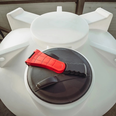 Фото-27226 Емкость ЦКТ 5000 литров с патрубком в обрешетке с лестницей