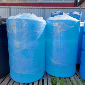 Фото-33731 Емкость цилиндрическая вертикальная 1600 литров с дыхательным клапаном