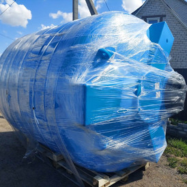 Фото-24578 Резервуар цилиндрический вертикальный 10000 литров с дыхательным клапаном для жидкостей с плотностью до 1 г/см3