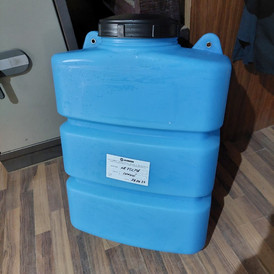 Фото-26398 Бак навесной прямоугольный вертикальный 75 литров с полным сливом