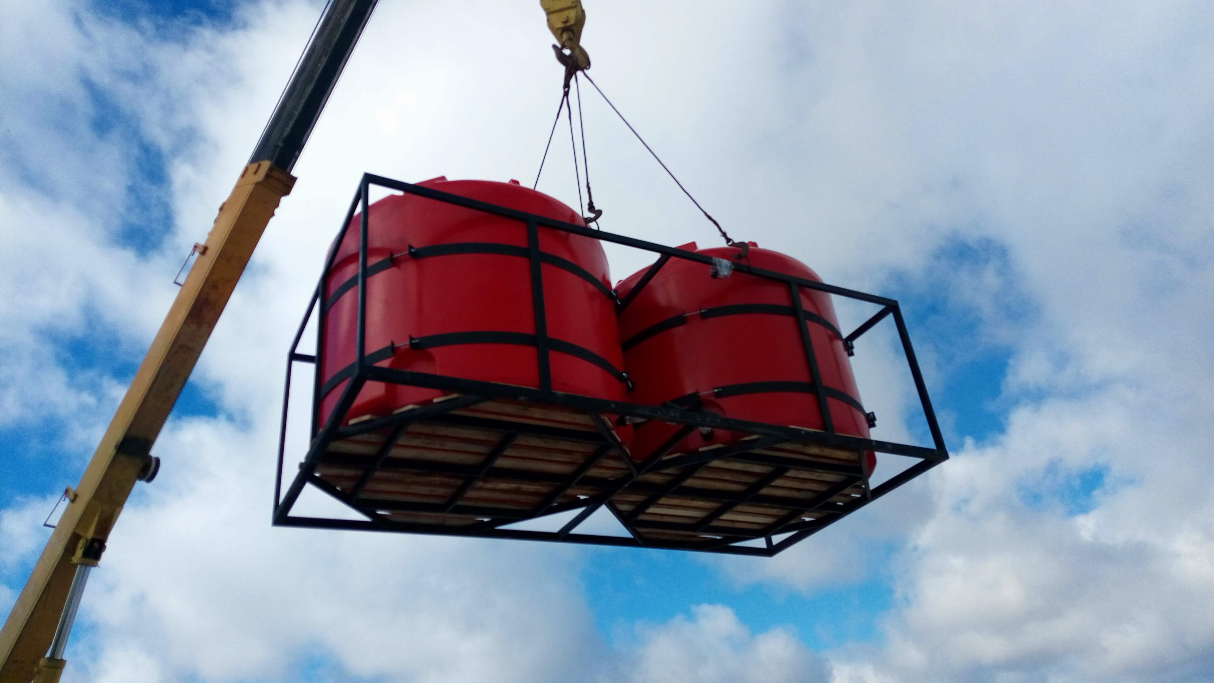 пластиковые емкости легче транспортировать чем металлические