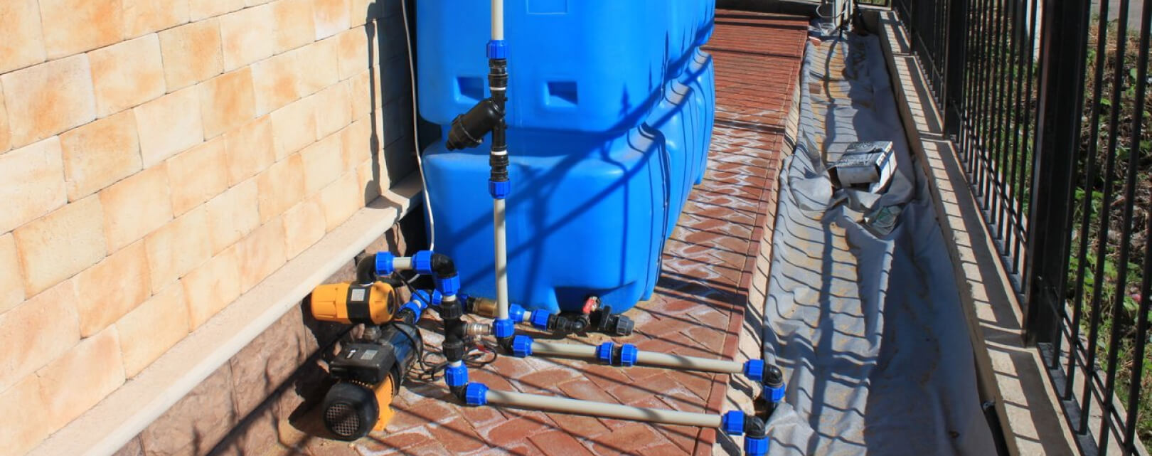 Монтаж прямоугольного бака 